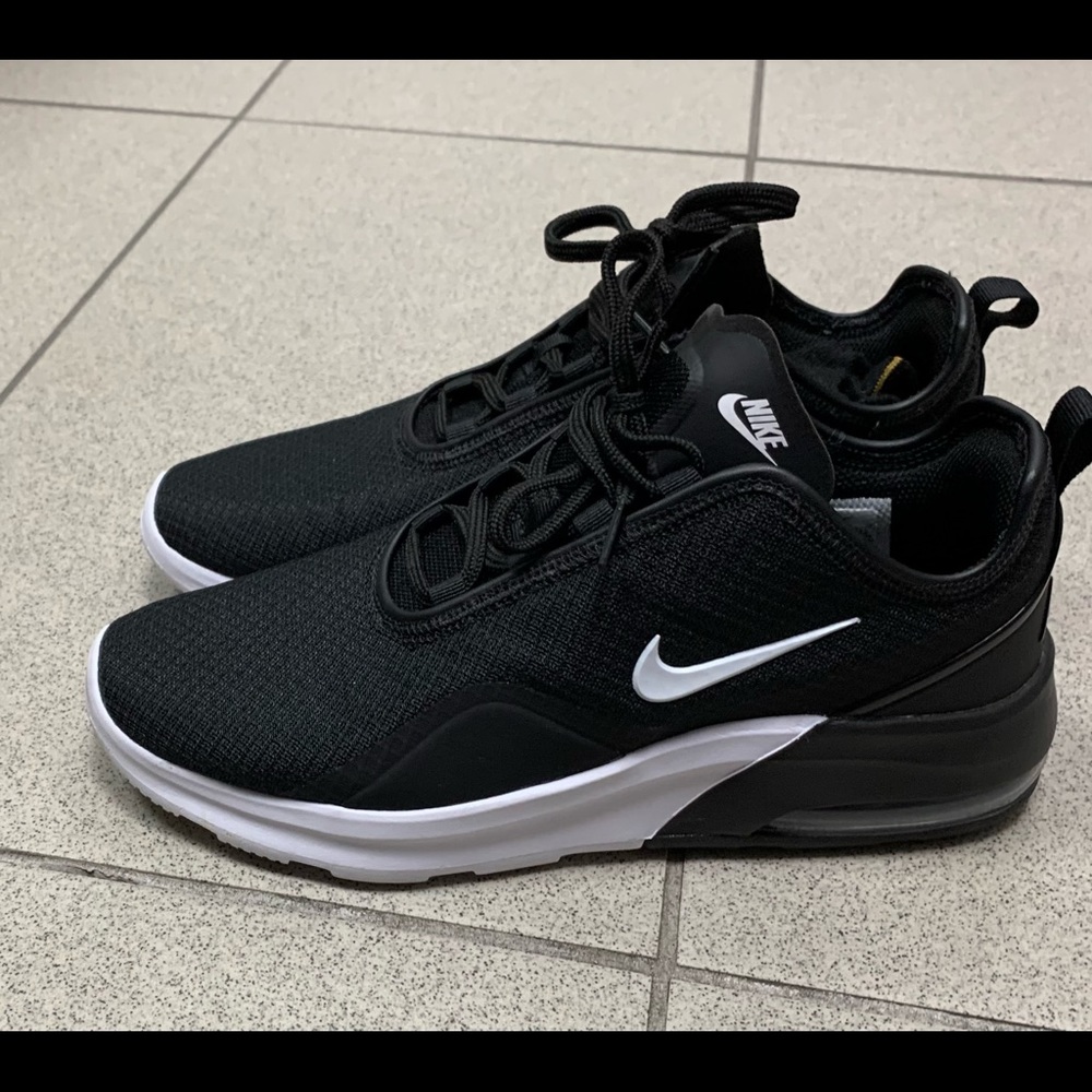 Nike Air Max Motion 2